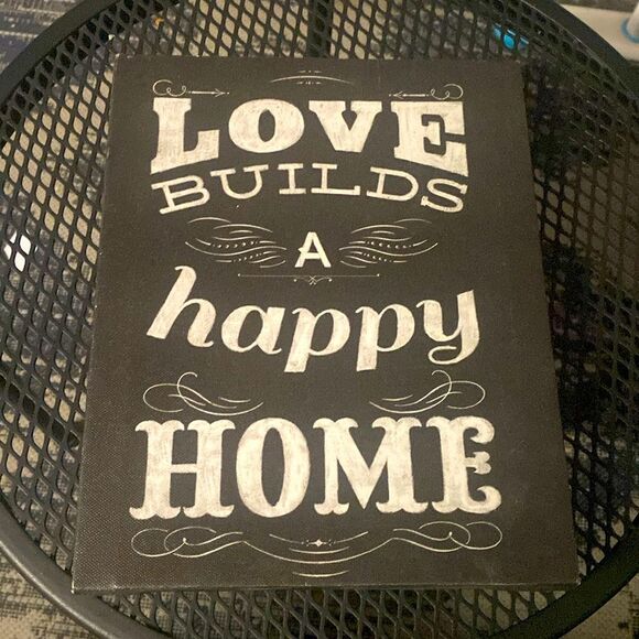 Love builds a happy home wall art - Picture 1 of 3